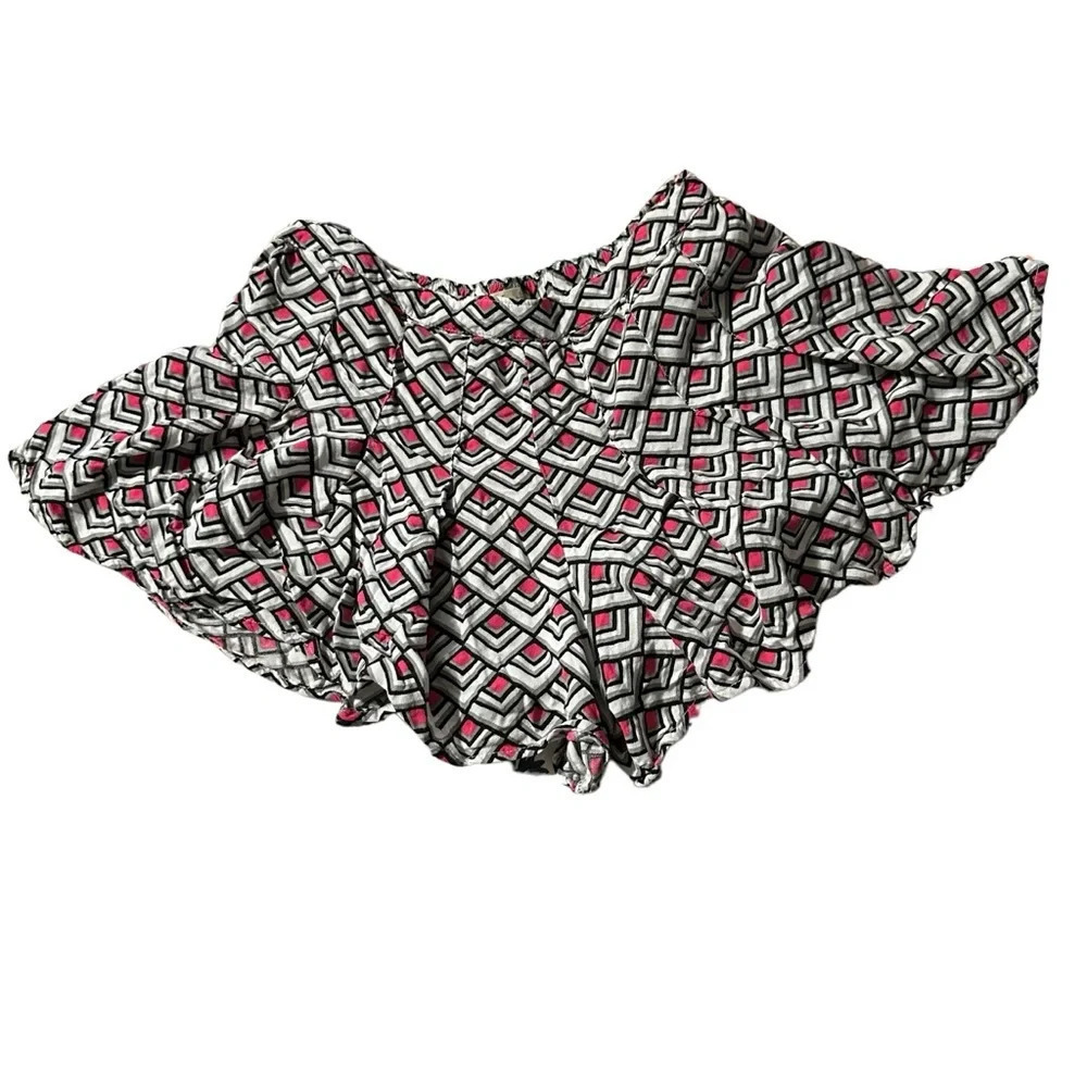 Hollister women's size small black, white and pink shorts, looks like skirt
